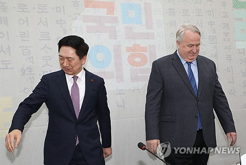 국민의힘 김기현 대표와 혁신위원회 인요한 위원장. 혁신위는 11일 최종 혁신안을 당 최고위에 보고하고 활동을 접었다. 연합뉴스